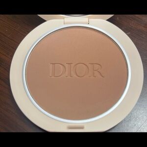 Dior Forever 04 Tan Bronze (New no Box)!!